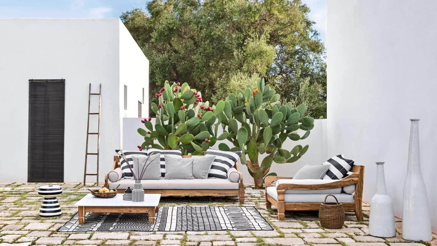 Trasforma il Giardino in Oasi di Lusso 7 Mobili per Esterno