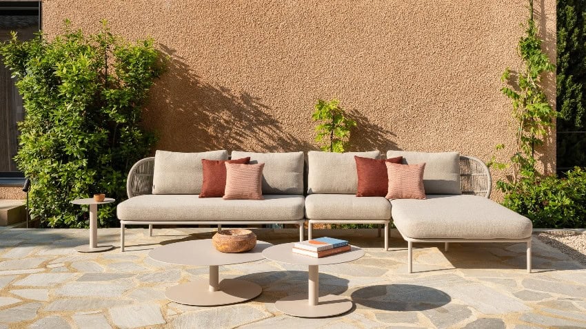 7 mobili per esterno che trasformeranno il tuo giardino in un'oasi di lusso 1 Mobili per esterno: divani modulari