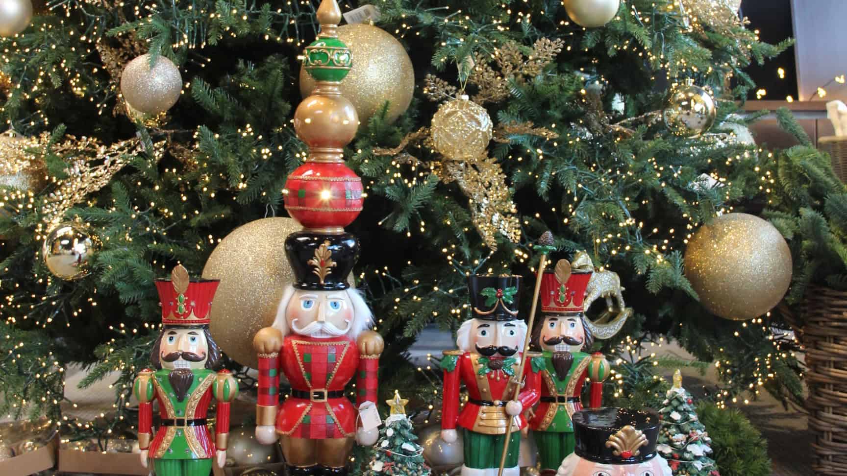 Albero di Natale con tante luci 4 Praticità e design che durano nel tempo