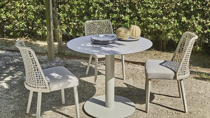 6 regole d'oro per arredare giardino con una palette di colori perfetta 3 Nell'arredare giardini, adatta i colori alle stagioni