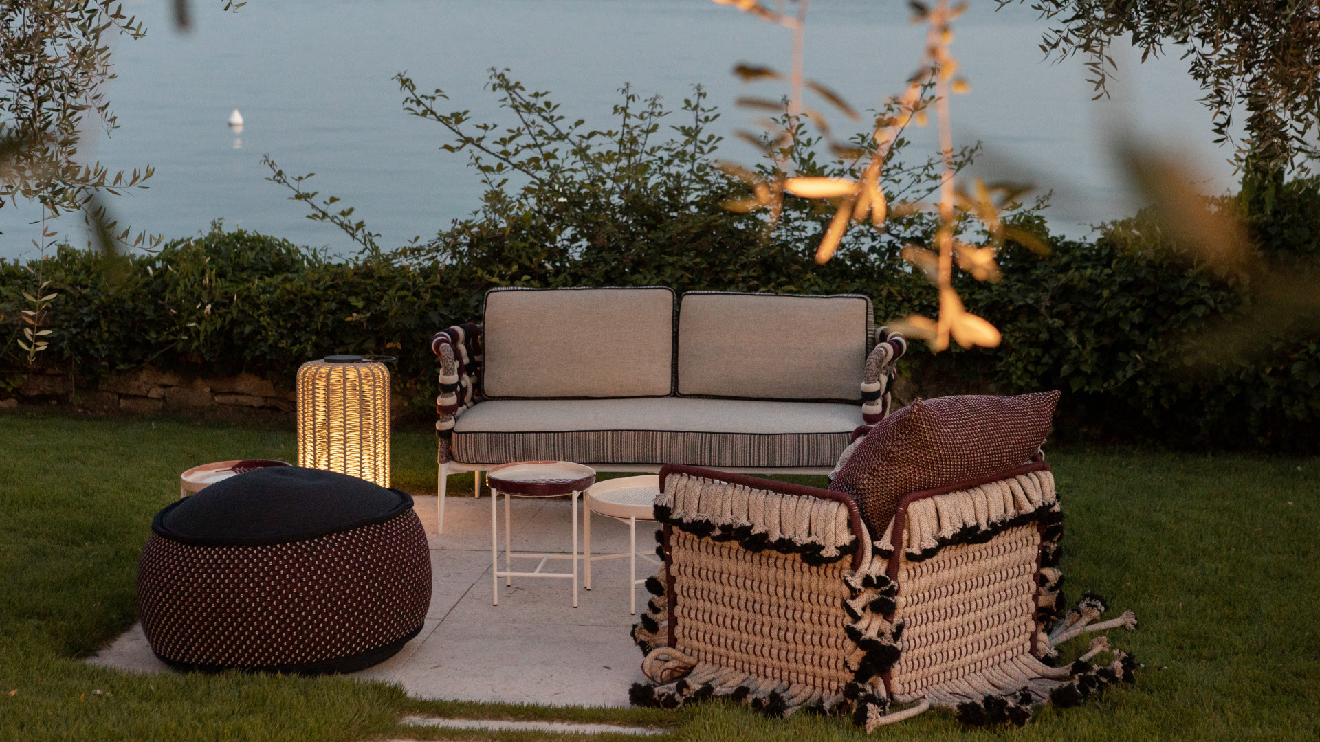 5 motivi per cui l'arredamento esterno personalizzato batte le soluzioni standard 4 Set da giardino per arredamento esterno