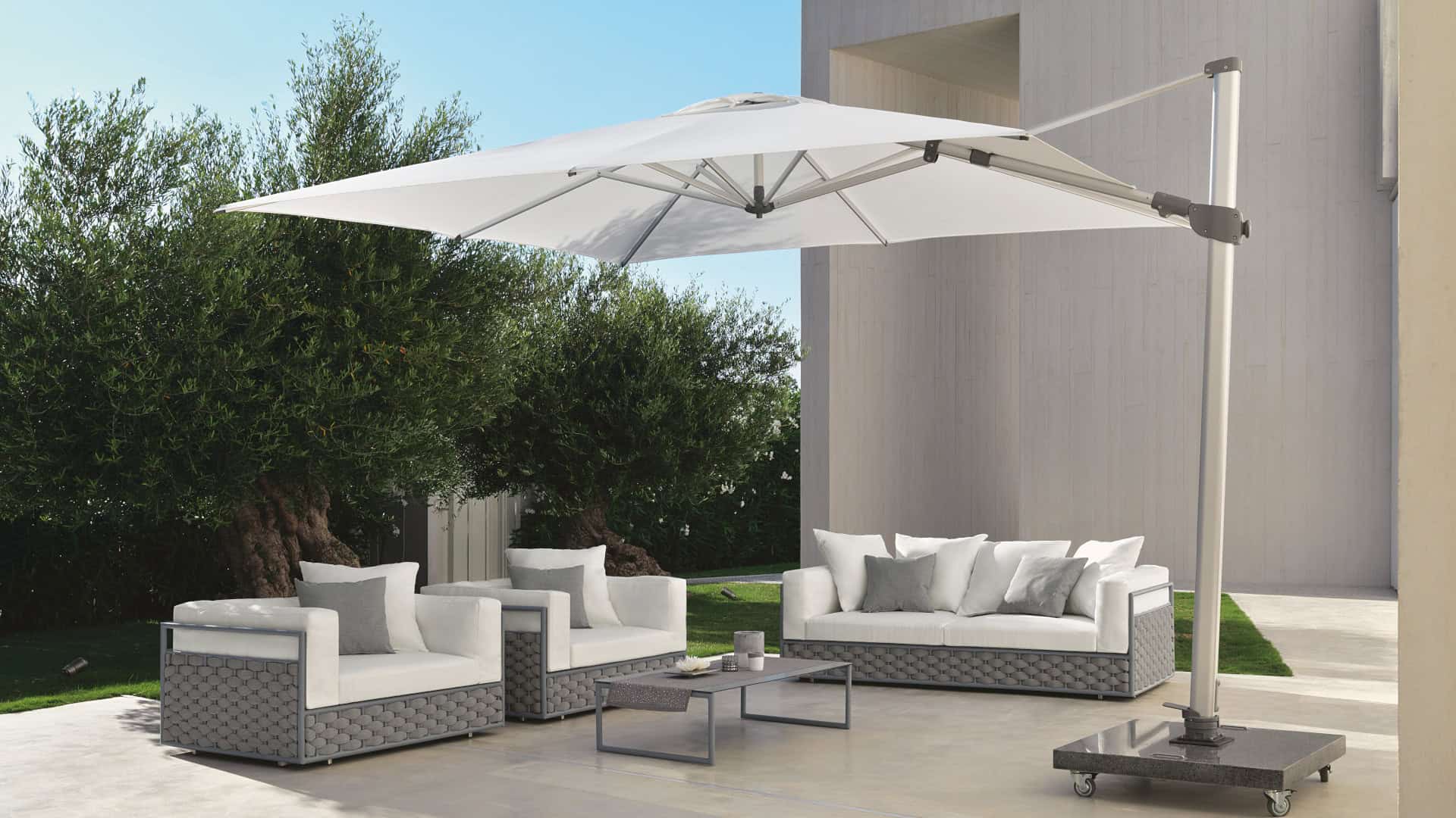 5 idee per arredare un terrazzo e creare un angolo green urbano da sogno 2 Sfrutta soluzioni di arredo terrazzo resistenti alle intemperie