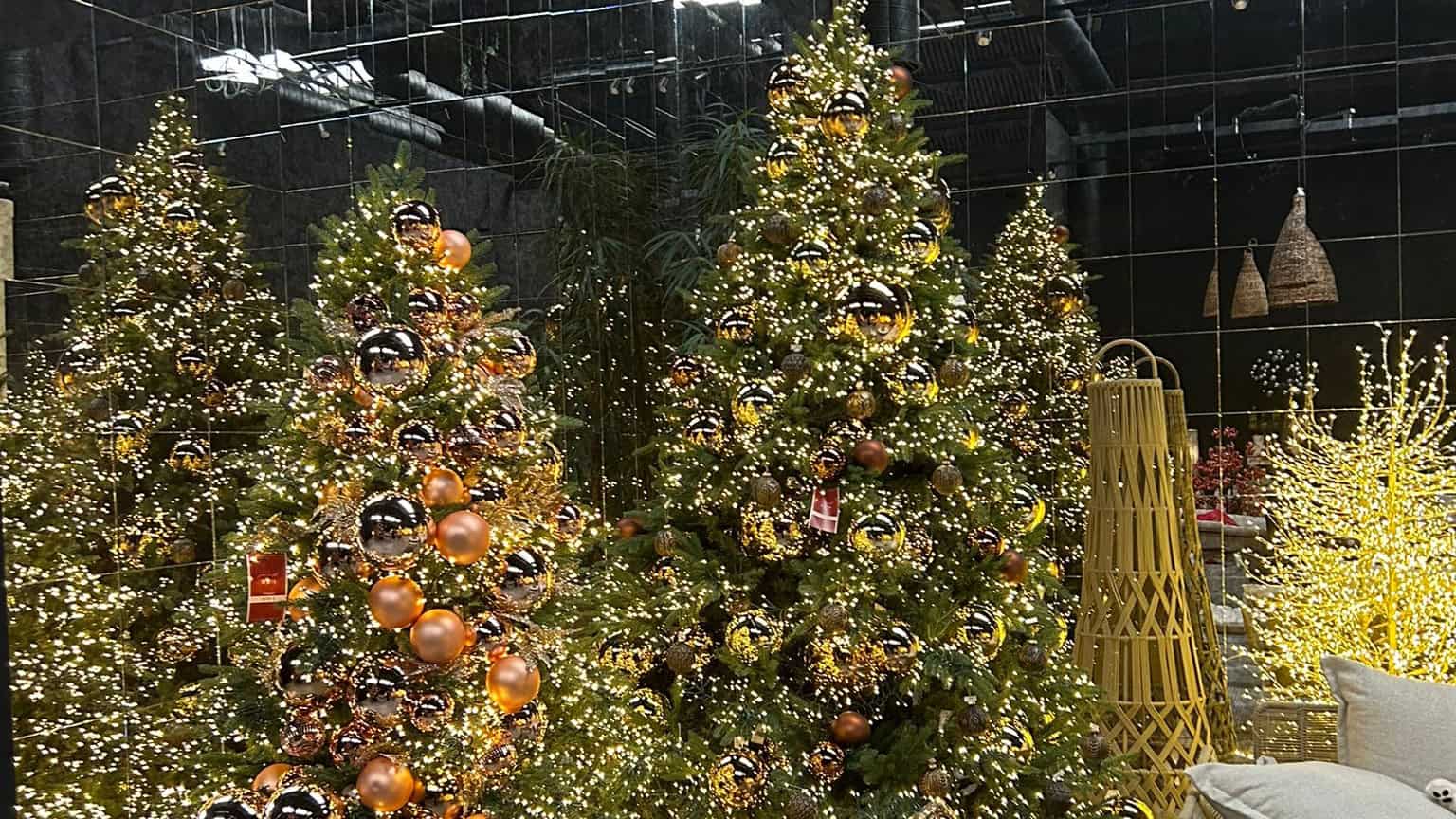 Albero di Natale con tante luci 2 Un albero di Natale con tante luci per ogni stile di casa